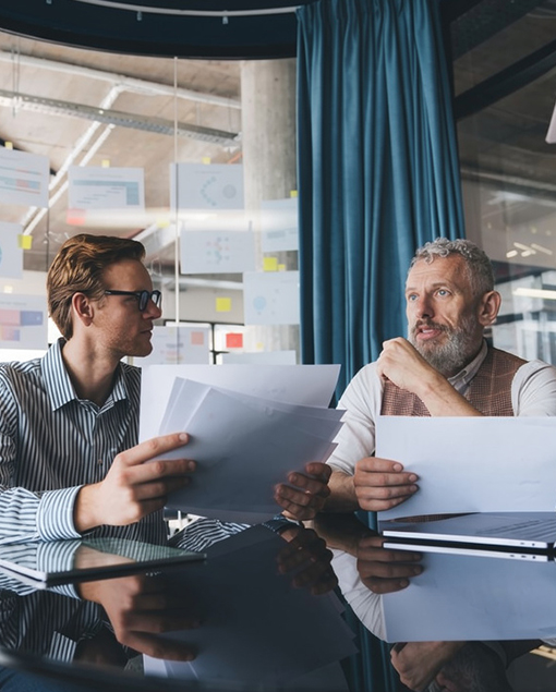 Equipo AbyalaTraffic gestionando campañas