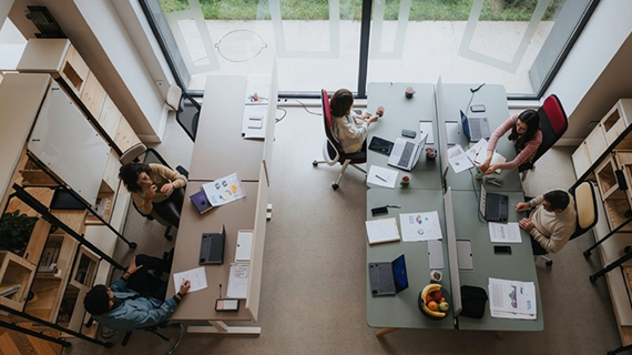 Equipo AbyalaTraffic trabajando